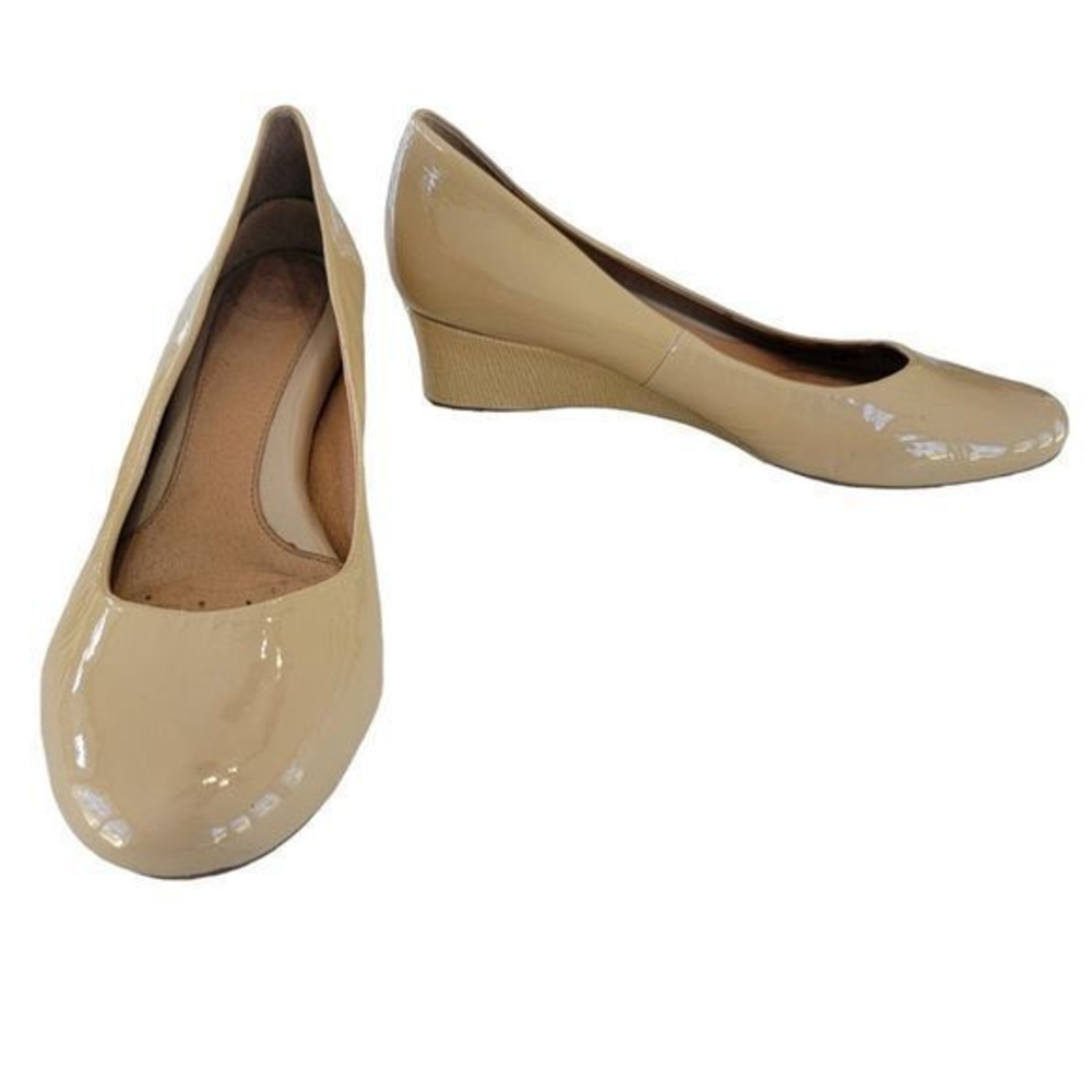 Nurture patent leather gold wedge 1.5 in heels comfort shoe size 8.5